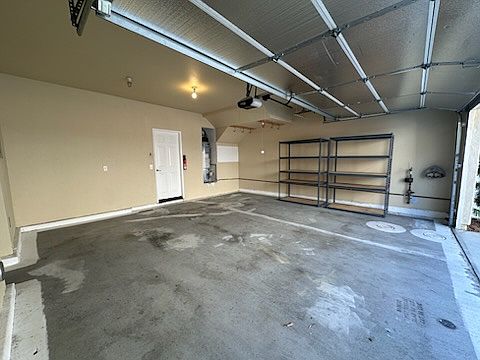 4th image of 2108 Silverado St