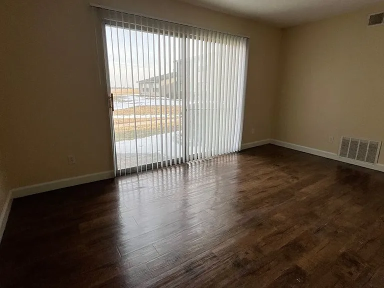 Abbott Acres Apartments — Photo 2