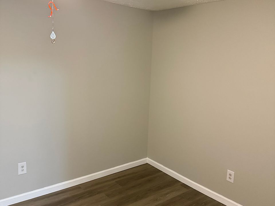 1st image of 412 Woodcreek Dr #7