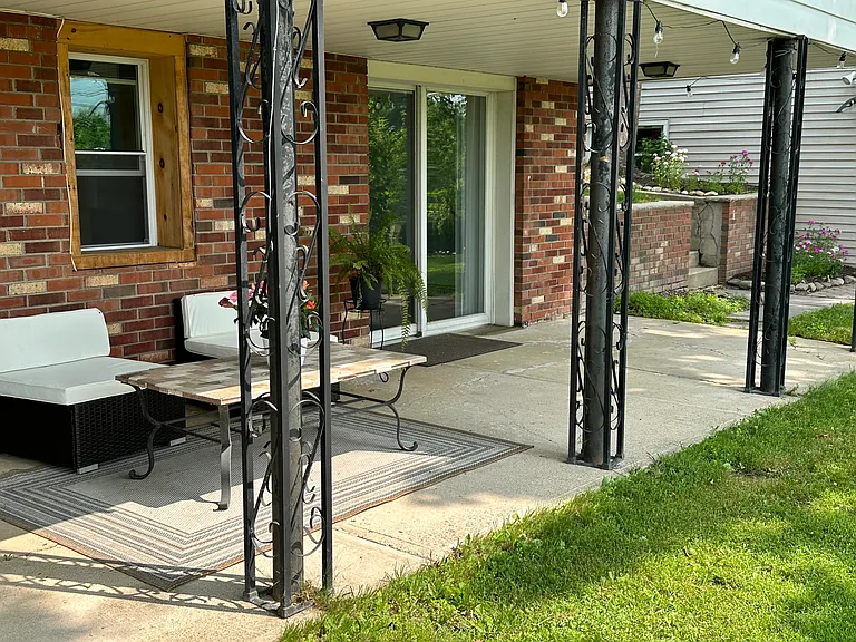 4 Van Ave #B — Photo 23