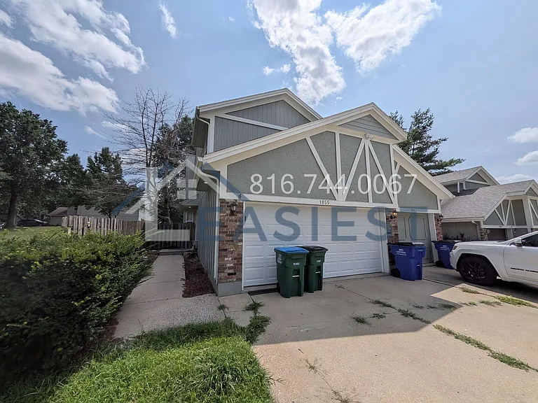 1855 NE Knollbrook St — Photo 1