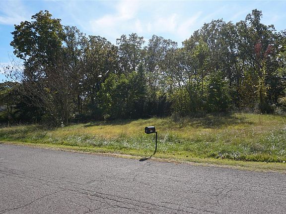 3rd image of 1126 Edgewood Dr