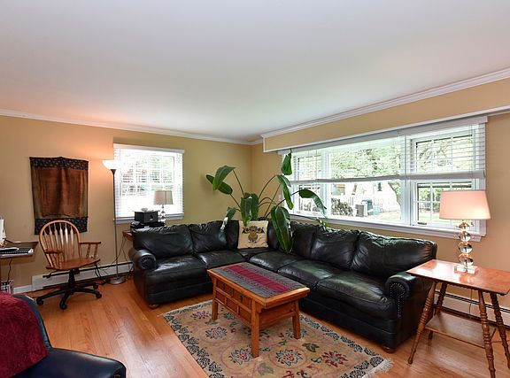 3rd image of 748 Rockland Ave