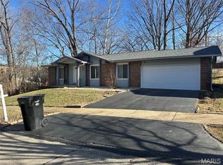 1206 Crested View Dr, Saint Louis, MO 63146