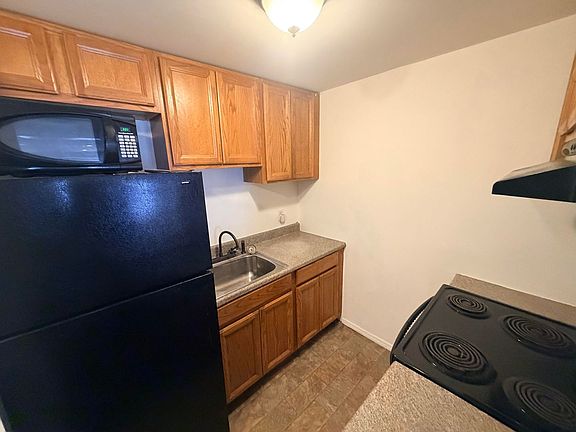 4th image of 285.5 Hudson Ave #1