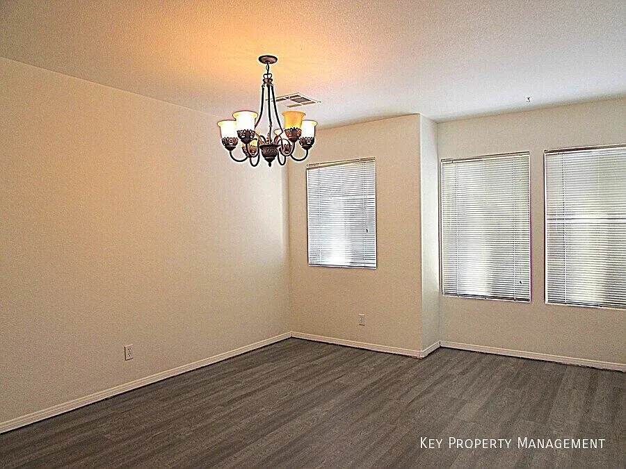 Summerlin Townhome In Premier Gated Community! — Photo 4