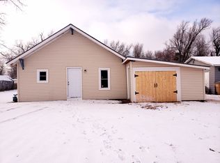 913 N Hayes St, Hutchinson, KS 67501