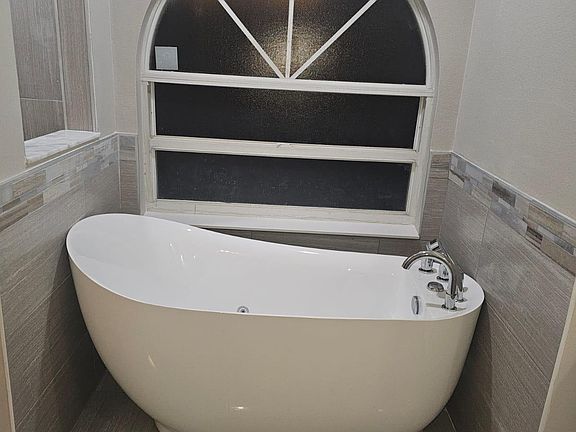 3rd image of 12822 Maribou Cir