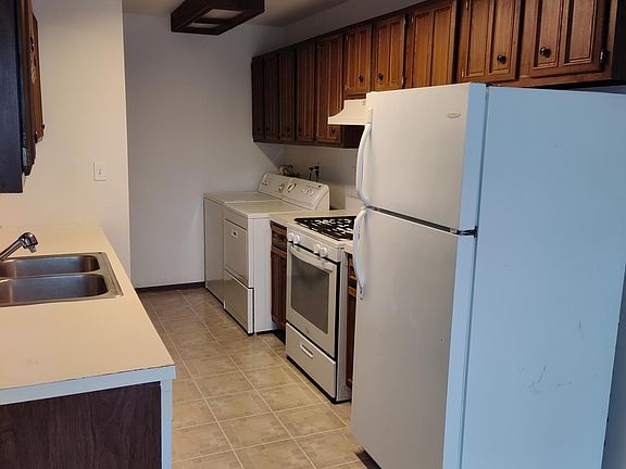2nd image of 579 Rosanne Ln