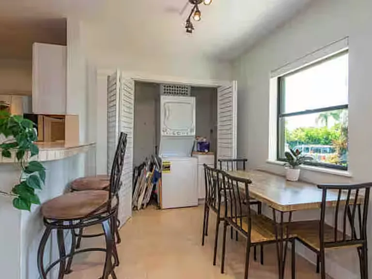 2875 Van Buren Ave — Photo 3