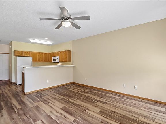 4th image of 55 Primrose Ct