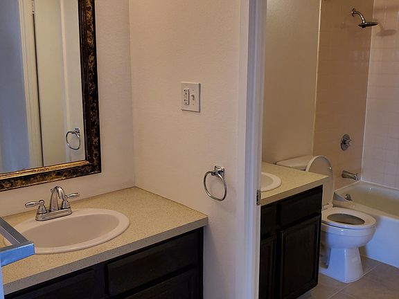 4th image of 1055 N Logan St APT 209