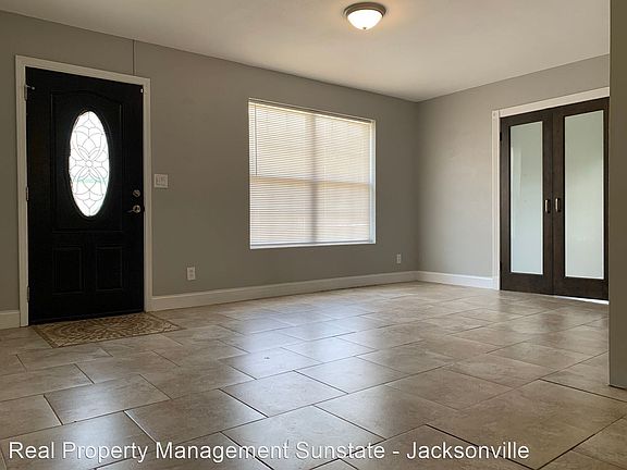 3rd image of 3040 Dalehurst Dr W