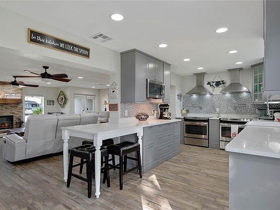 5th image of 2879 Meadow Oak Dr E