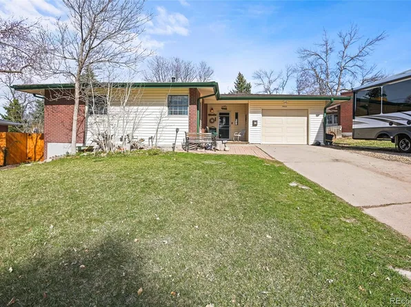7952 S Chestnut Way, Littleton, CO 80128
