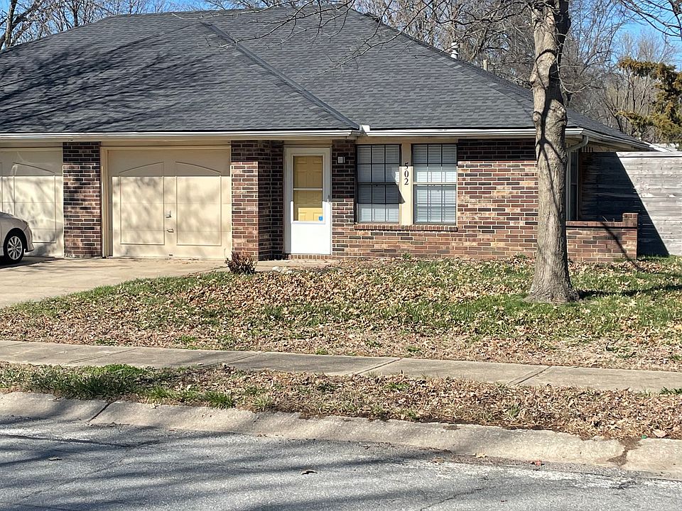 1st image of 502 SE Lee Haven Dr