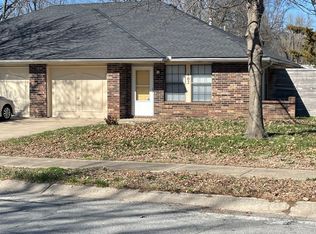 502 SE Lee Haven Dr, Lees Summit, MO 64063