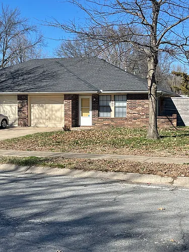 502 SE Lee Haven Dr Photo 1