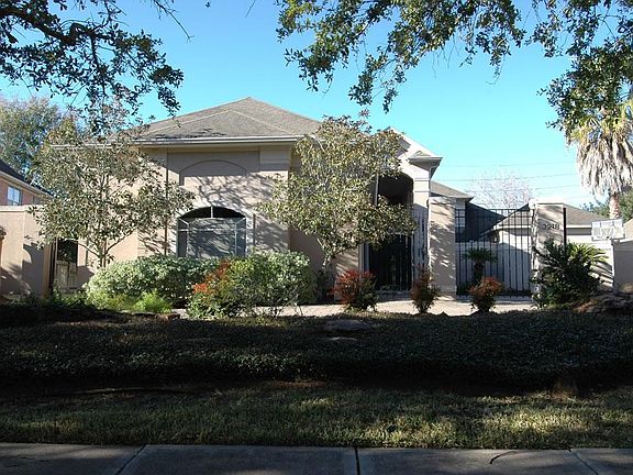 BEAUTIFUL HOME IN ALCORN BEND