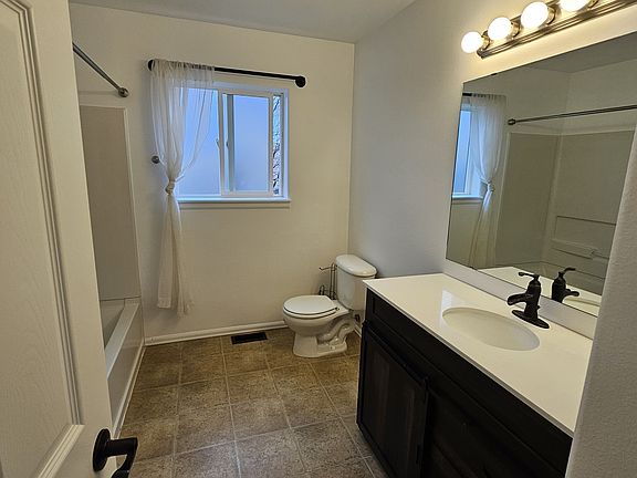 3rd image of 463 Chatfield Dr
