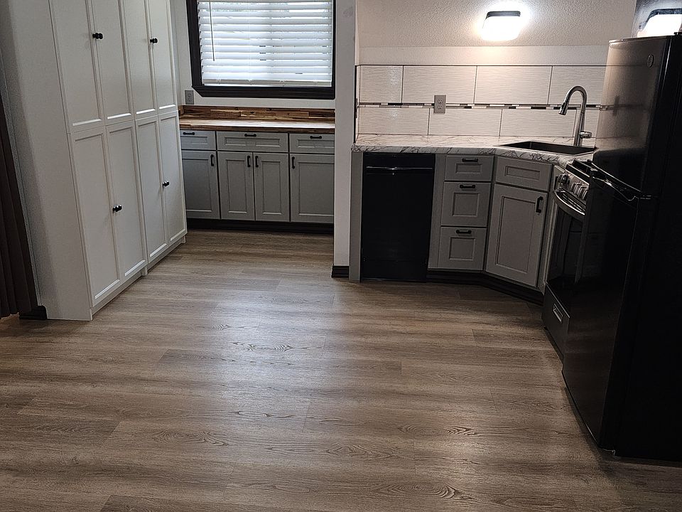 1st image of 4445 SW Stoddard Dr #1