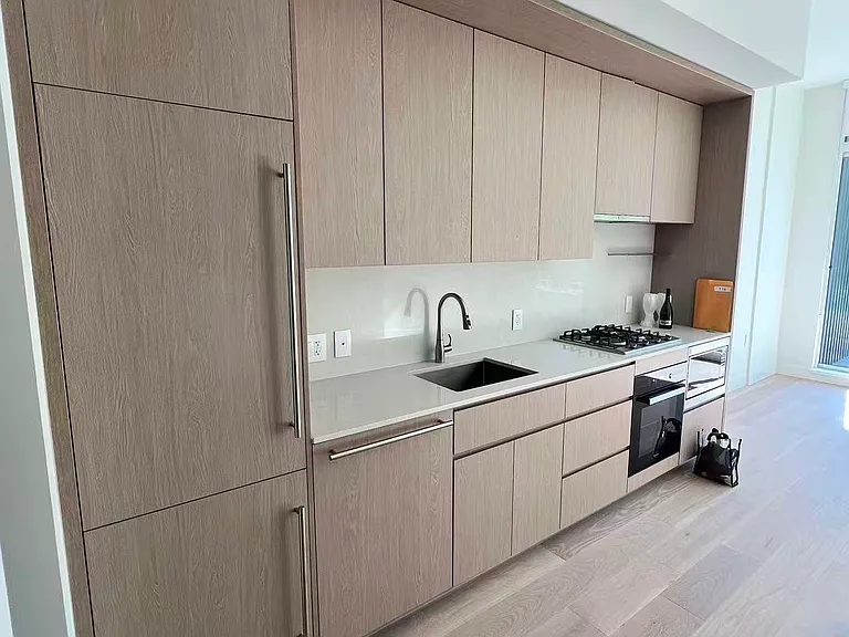 5212 Cambie St #1XX — Photo 4