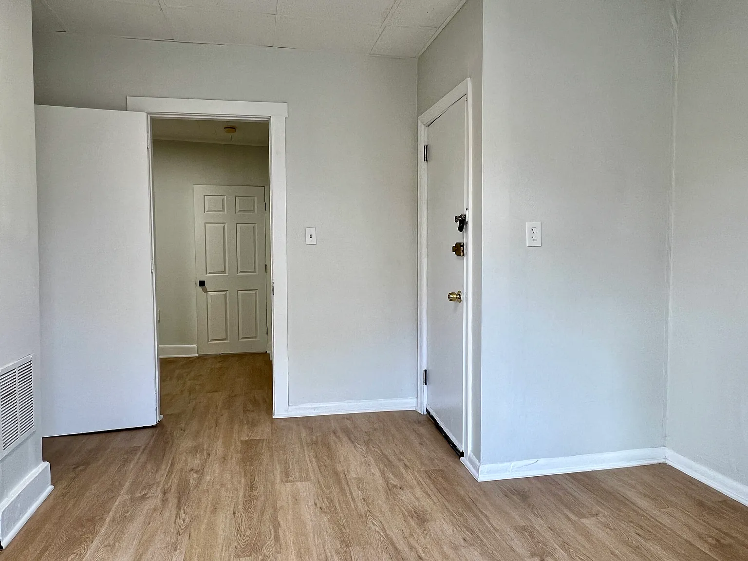 2 bed, 785 sqft, $2,200 — Photo 1