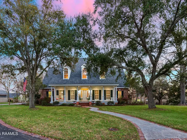 9 Oak Pl, New Iberia, LA 70563