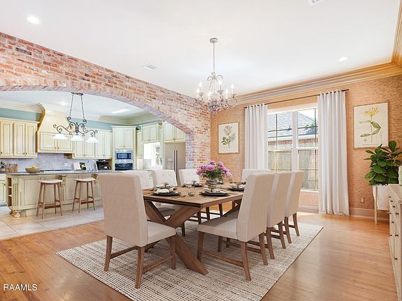 5th image of 222 Belle Maison Dr