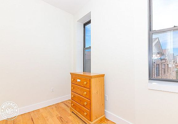 5th image of 490 Kosciuszko St #5T