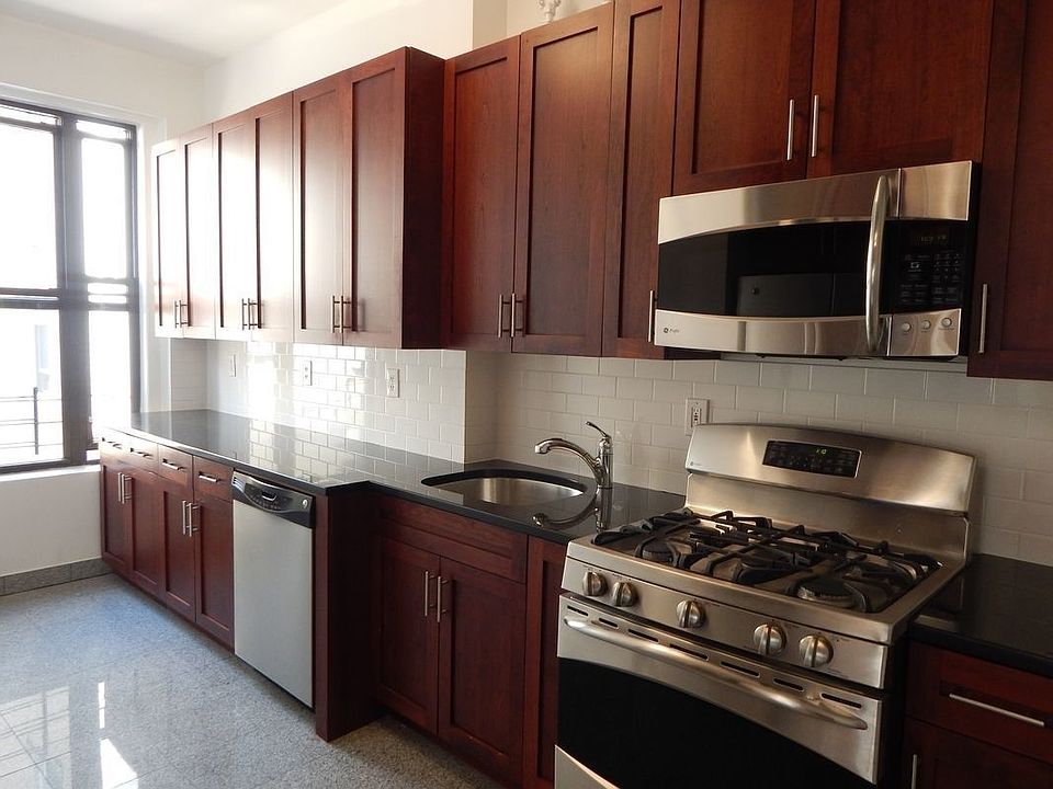 1st image of 680 W End Ave #3D1
