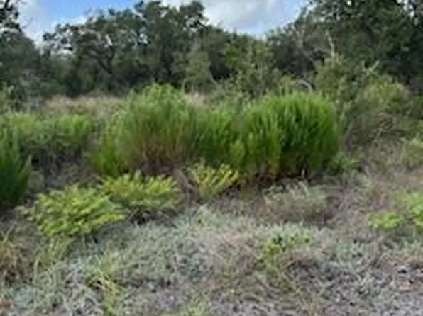 117 Crossing Ln, Rockport, TX 78382