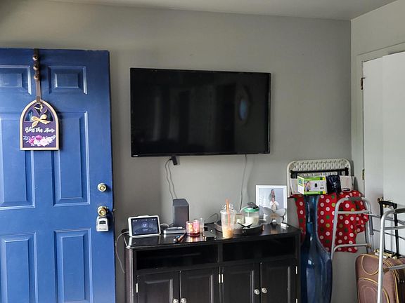 2nd image of 1216 Pearl St #B