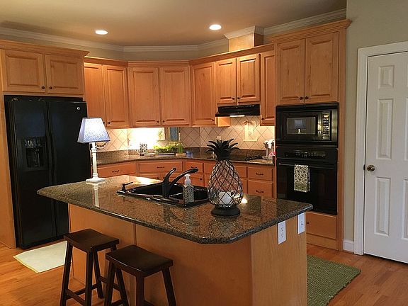 3rd image of 4 Rivercrest Dr