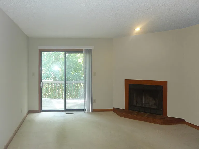 206 Cedarwood Ln — Photo 2