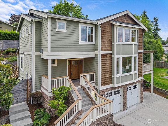 2nd image of 1323 102nd Avenue NE