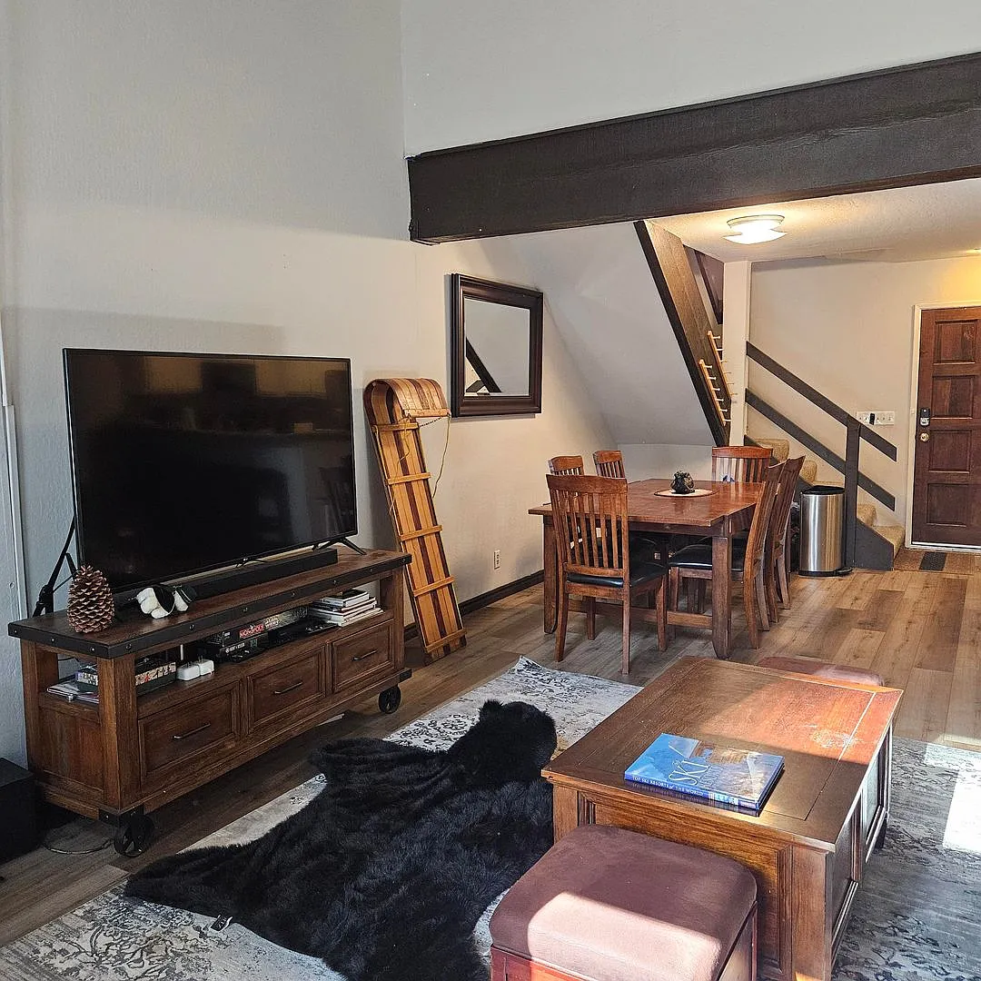 2090 Chalet Rd — Photo 2