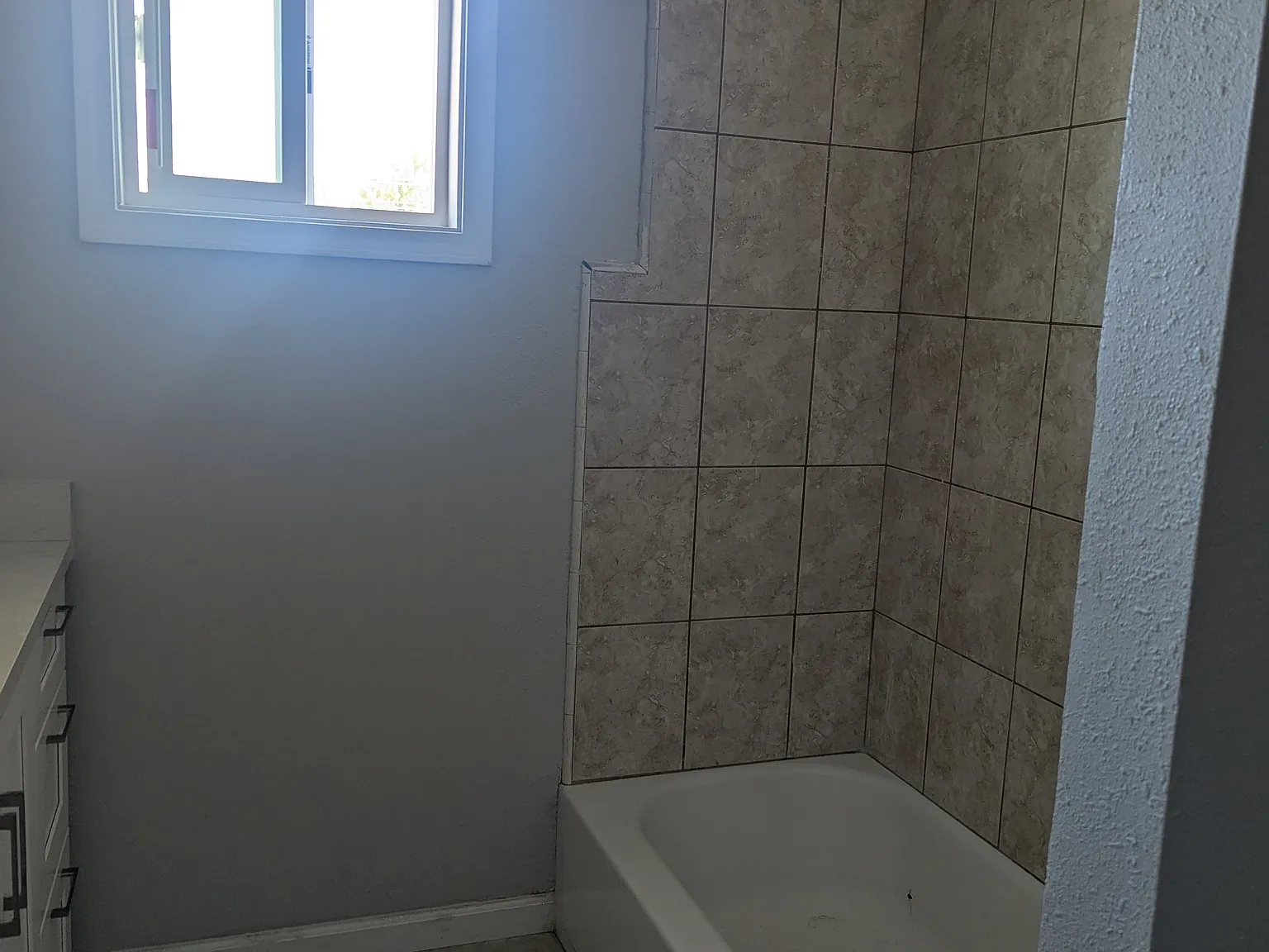 2 bed, 915 sqft, $3,200 — Photo 2