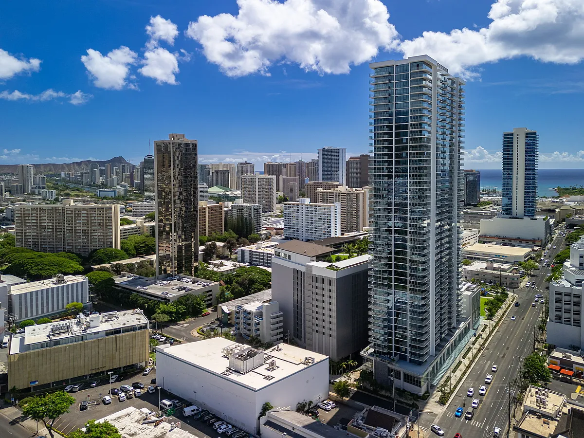 Building Photo - 1515 Liona St #4103