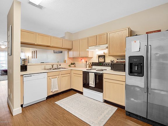 5th image of 12311 Kensington Lakes Dr Unit 305