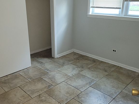 3rd image of 472 N Wolf Rd