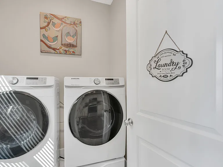 510 Eugene St — Photo 18