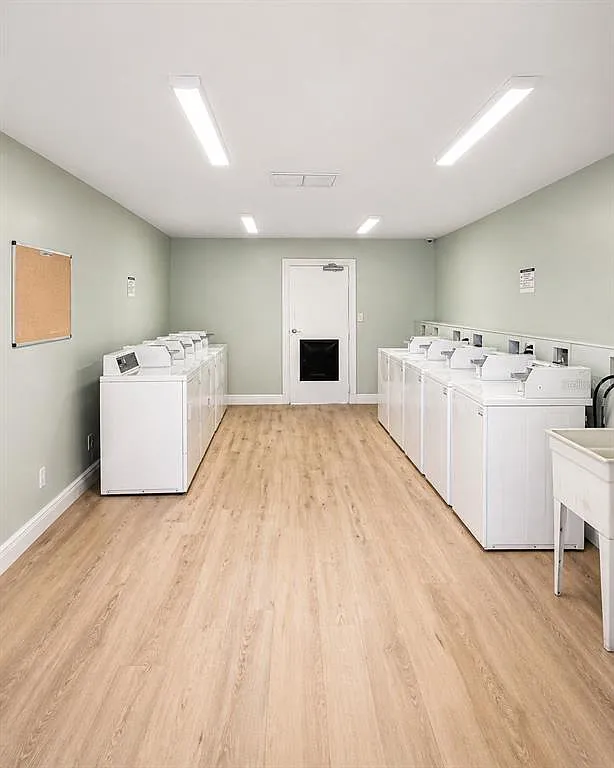 2 bed, 1.5 bath, 938 sqft, $1,379 — Photo 2