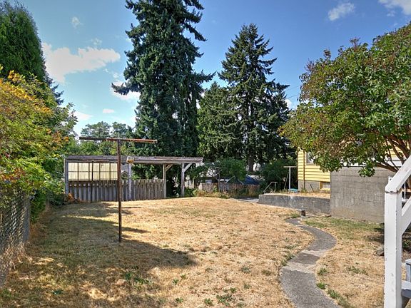 3rd image of 1141 Rainier Ave
