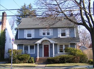 909 Queen Anne Rd, Teaneck, NJ 07666