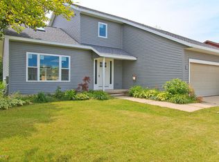4732 E Meadows Dr SE, Kentwood, MI 49546