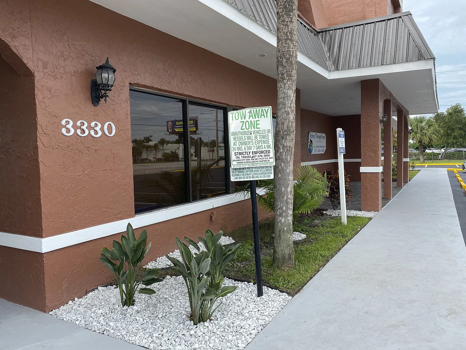 Colonial Drive Apartments — Photo 2
