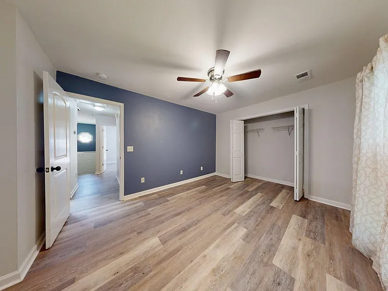 500-502 Greentree Ter — Photo 5