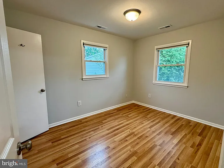 13203 Hampshire Ct — Photo 6