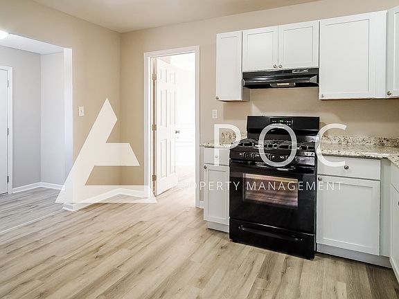 4th image of 2309 N Xanthus Ave